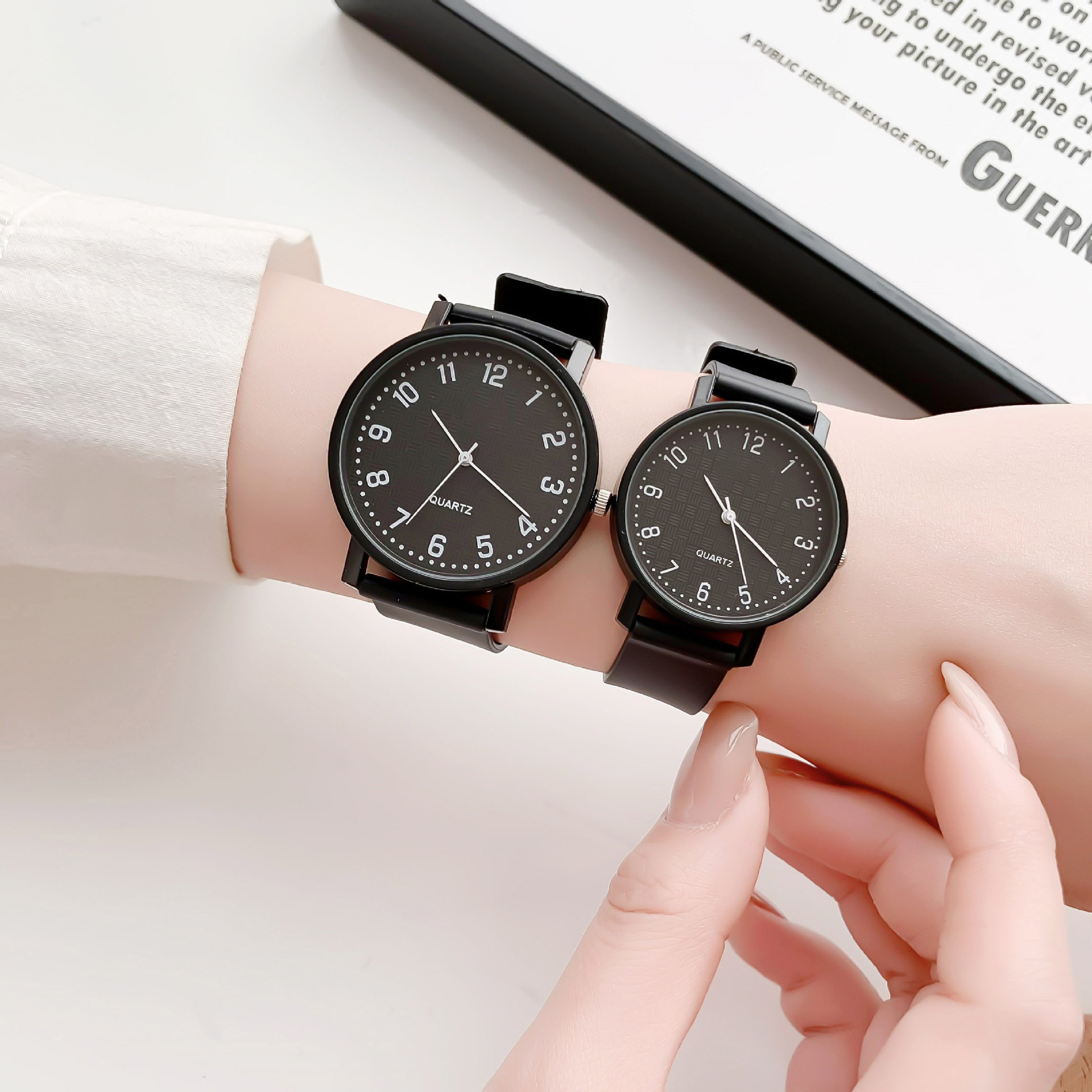 Einfache schwarze Uhr Quarzuhr – Luxury Watch Strap Bewertung und Preis