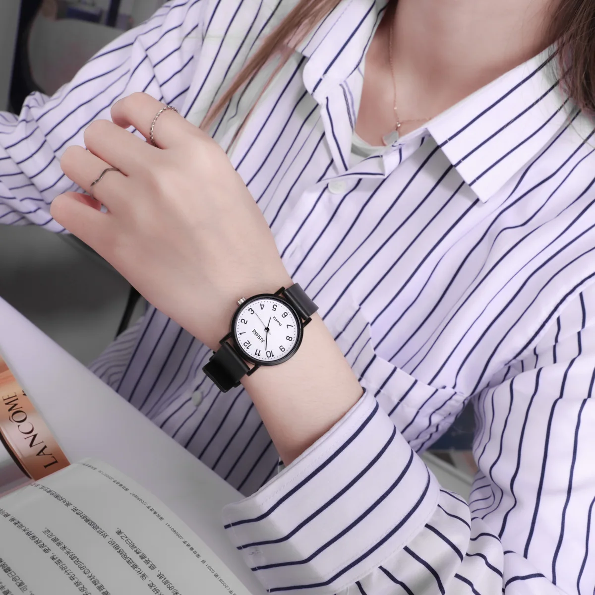 Einfache schwarze Uhr Quarzuhr – Luxury Watch Strap Bewertung und Preis